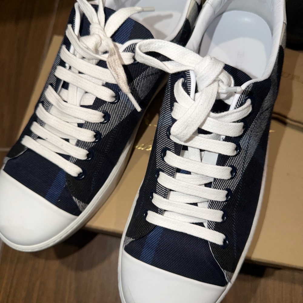 Burberry Navy Plaid Low-Top Sneakers with White Laces